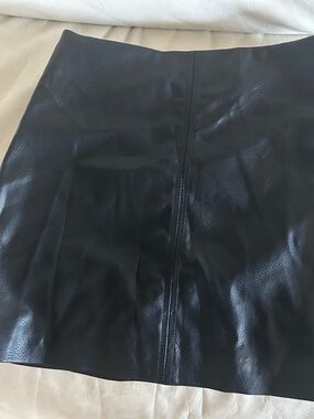 H&M Black Faux Leather Women's Juniors Mini Skirt Size 4 NWOT